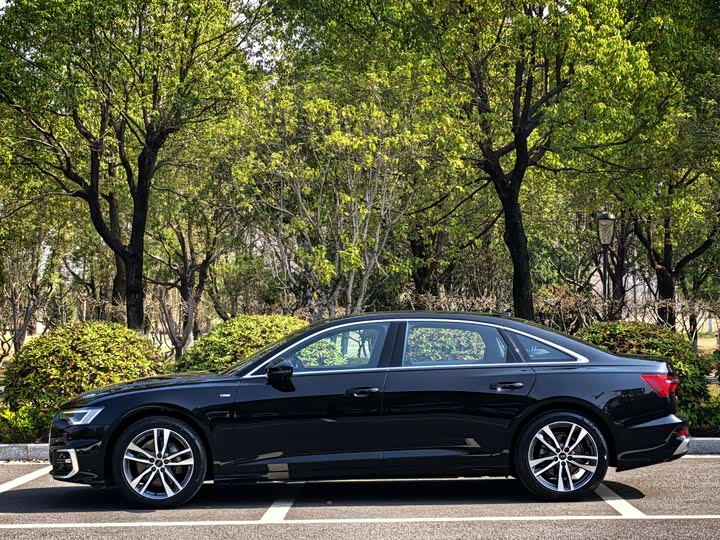 Фото 6 - Audi A6L