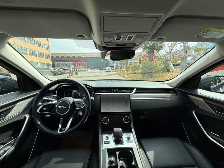 Фото 8 - Jaguar F-Pace