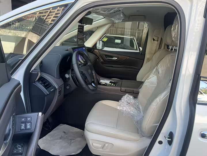 Photo 3 - Toyota Alphard