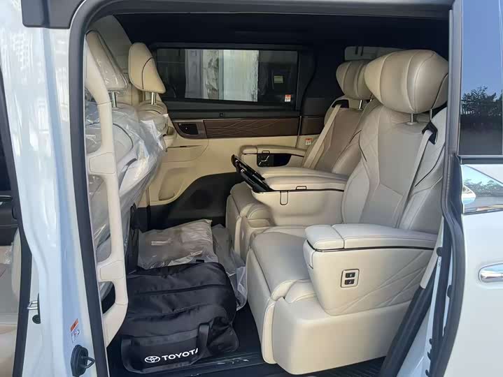 Photo 4 - Toyota Alphard