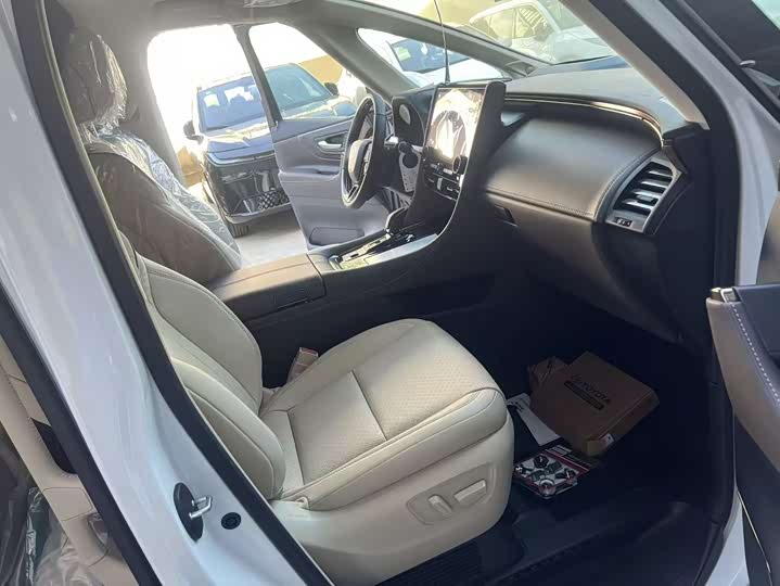 Photo 5 - Toyota Alphard