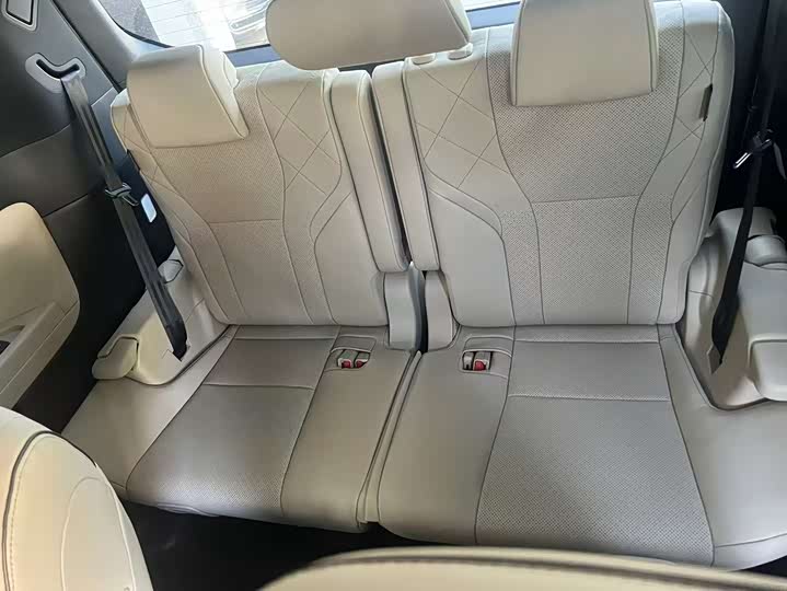 Photo 7 - Toyota Alphard