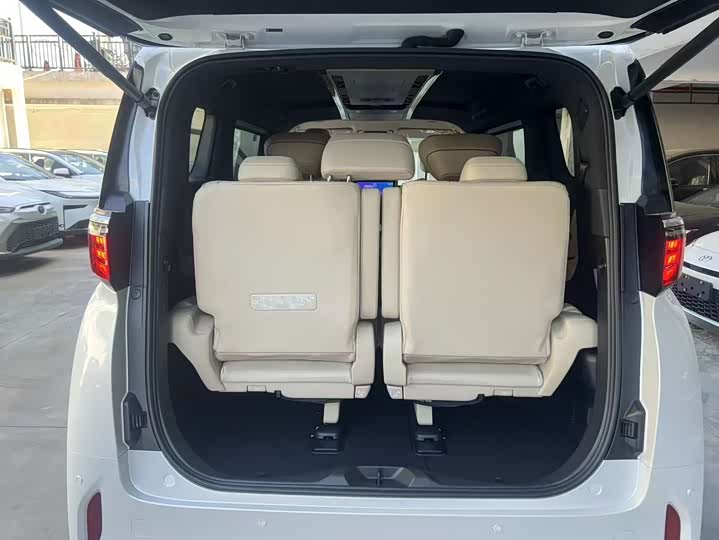 Photo 8 - Toyota Alphard