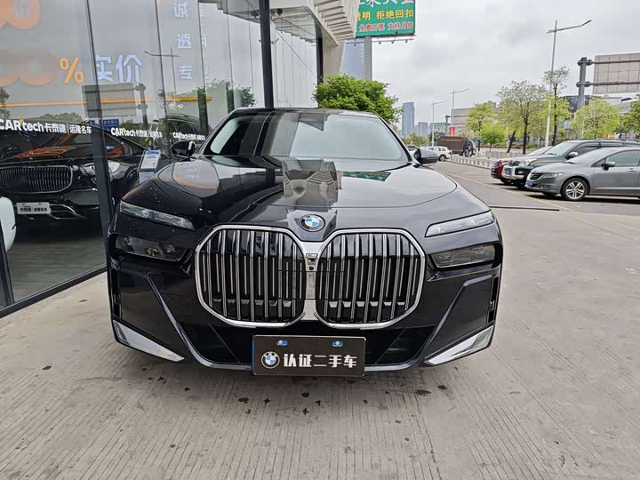 Фото 2 - BMW 7 Series