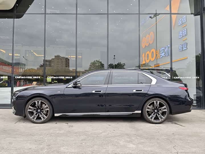 Фото 3 - BMW 7 Series