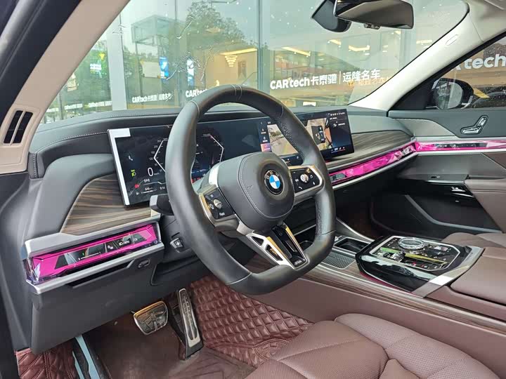 Фото 9 - BMW 7 Series
