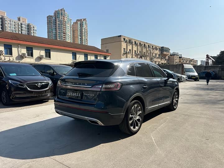 Фото 6 - Lincoln Nautilus