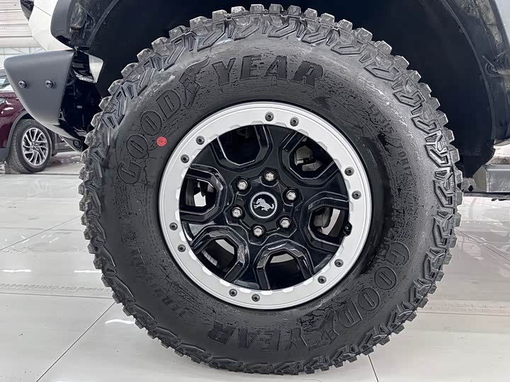 Фото 8 - Ford Bronco