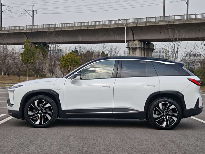 Фото 8 - Nio ES6