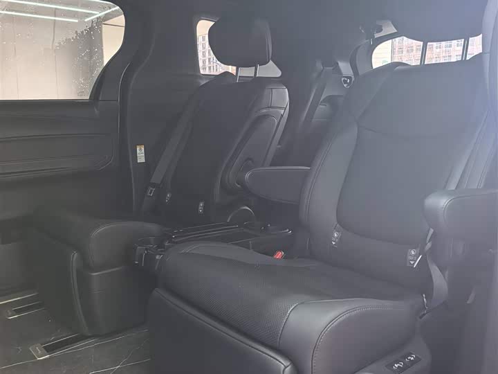 Photo 5 - Toyota Sienna