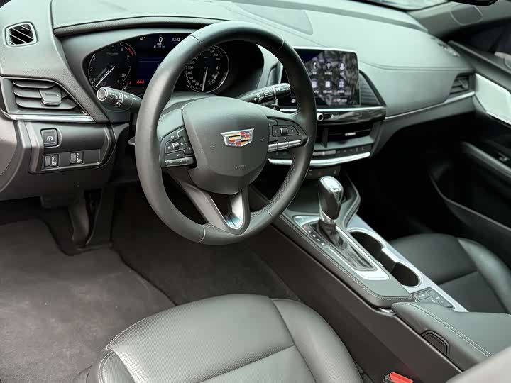 Фото 8 - Cadillac CT4
