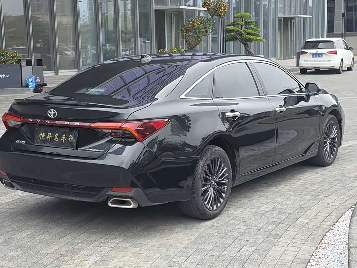 Фото 4 - Toyota Avalon