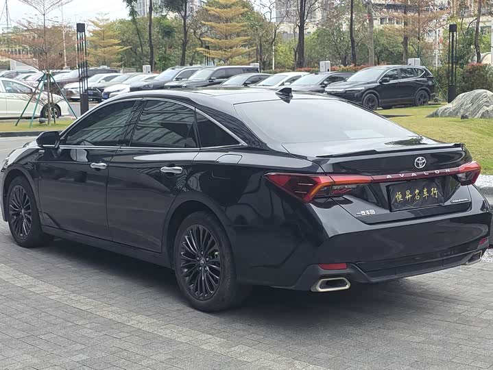 Фото 6 - Toyota Avalon