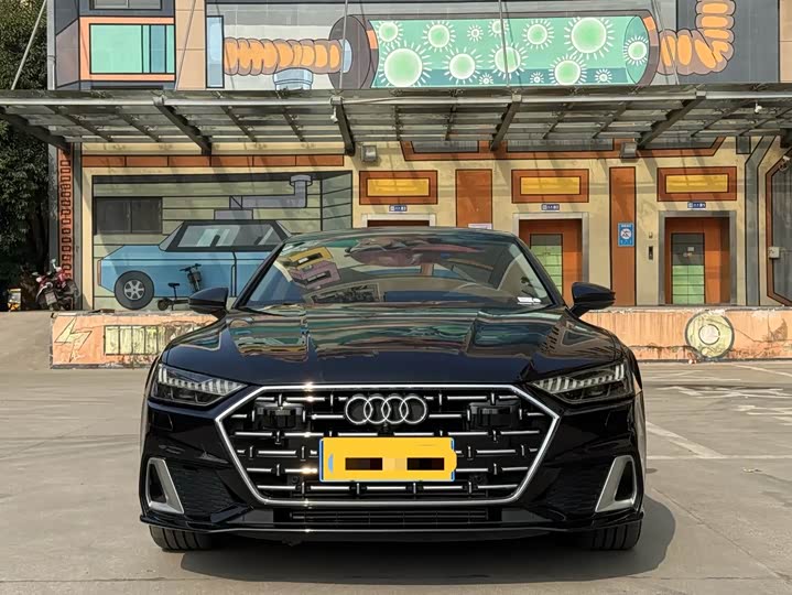 Фото 2 - Audi A7L