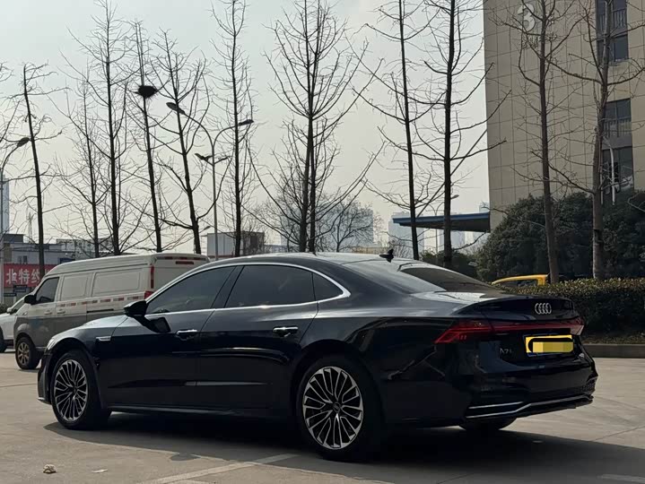 Фото 4 - Audi A7L