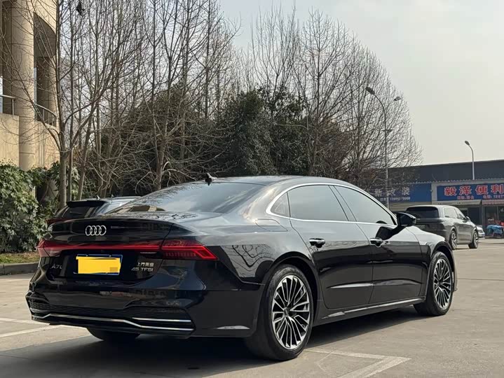 Фото 6 - Audi A7L