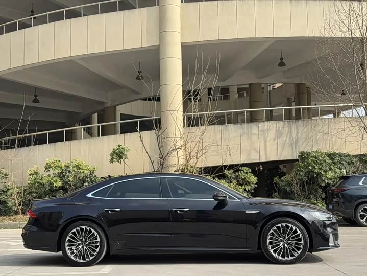 Фото 7 - Audi A7L