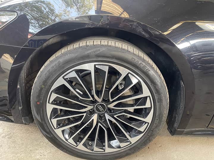 Фото 9 - Audi A7L