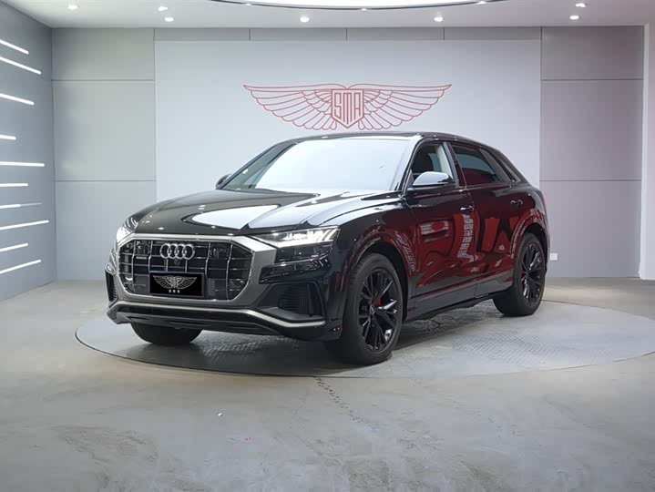 Фото 1 - Audi Q8