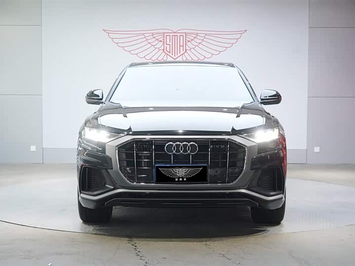 Фото 2 - Audi Q8