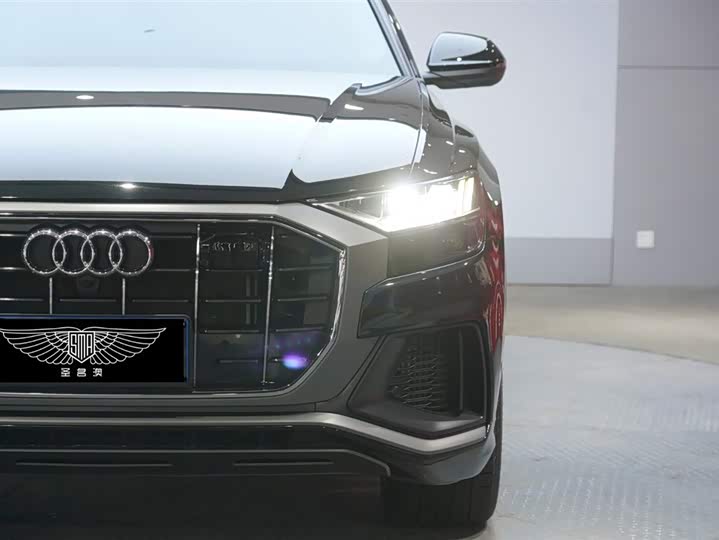 Фото 3 - Audi Q8