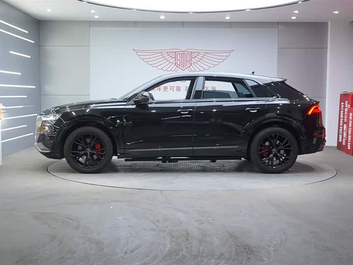 Фото 4 - Audi Q8