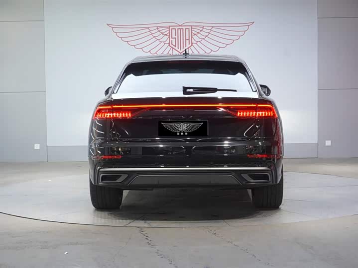 Фото 6 - Audi Q8