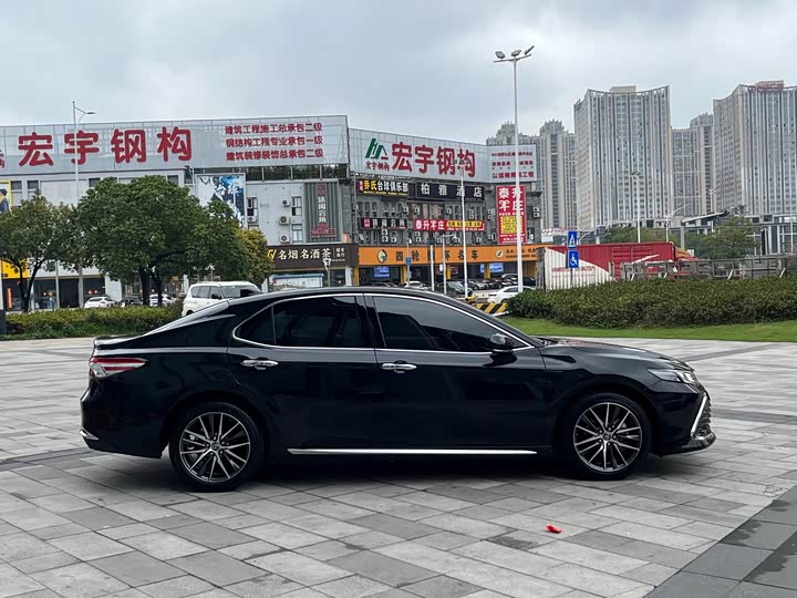 Фото 5 - Toyota Camry