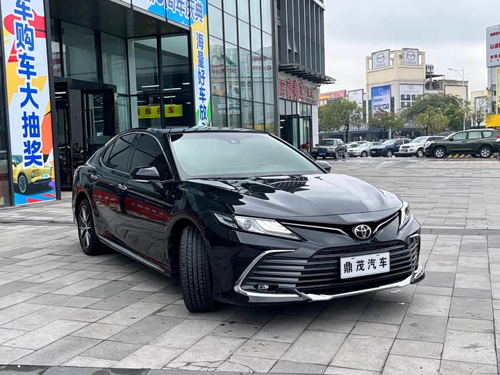 Фото 6 - Toyota Camry