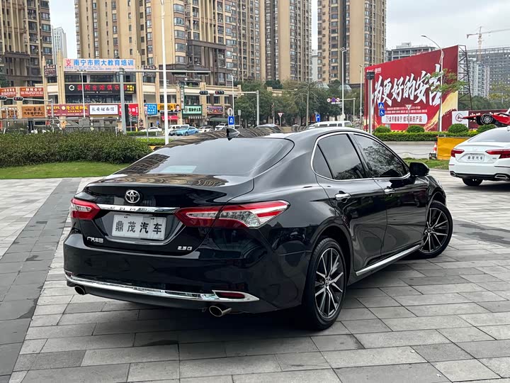 Фото 7 - Toyota Camry