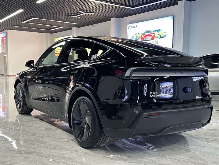 Фото 2 - Tesla Model Y