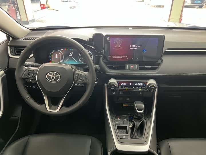 Фото 8 - Toyota RAV4