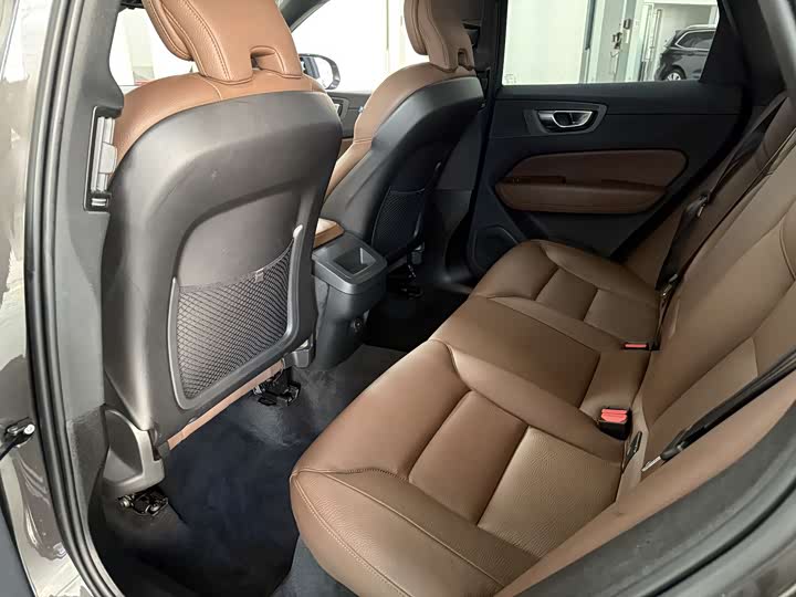 Фото 6 - Volvo XC60