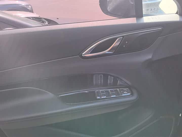 Фото 7 - Hongqi HS3