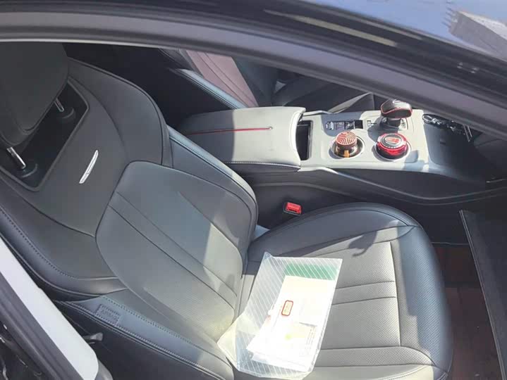 Фото 8 - Hongqi HS3