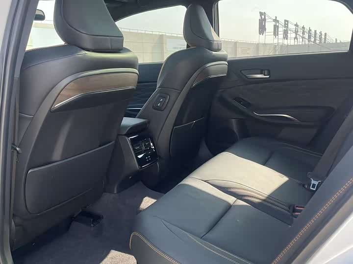 Фото 5 - Toyota Avalon