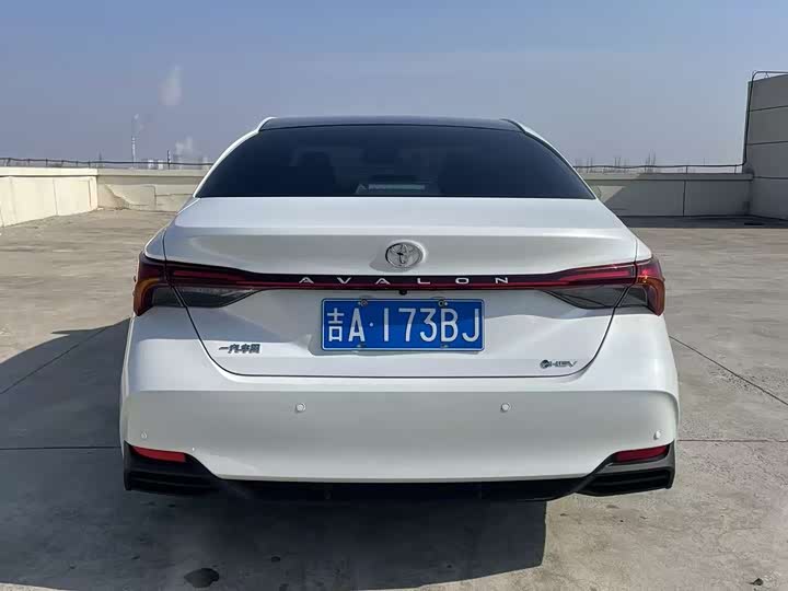 Фото 8 - Toyota Avalon