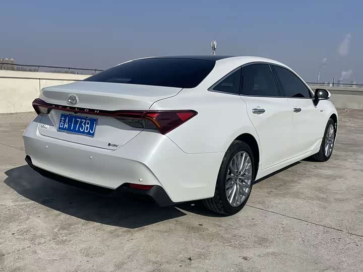 Фото 9 - Toyota Avalon