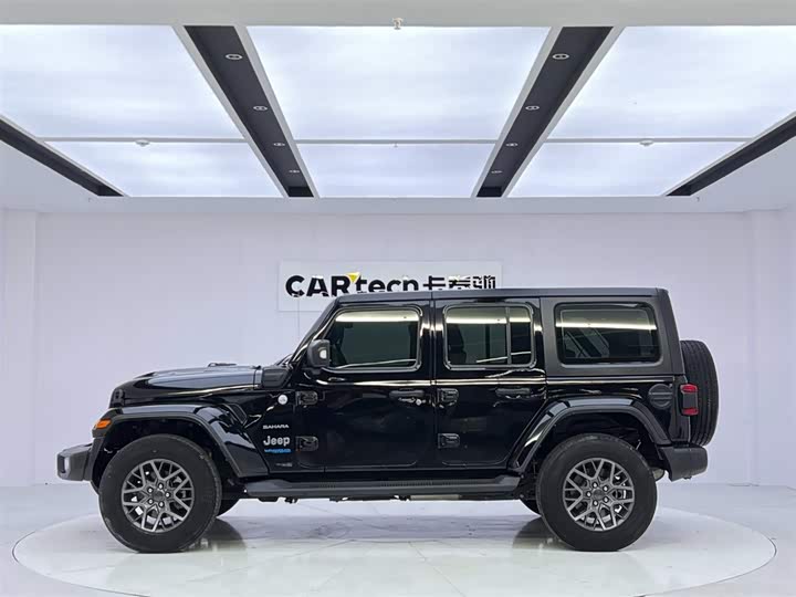 Фото 2 - Jeep Wrangler Hybrid