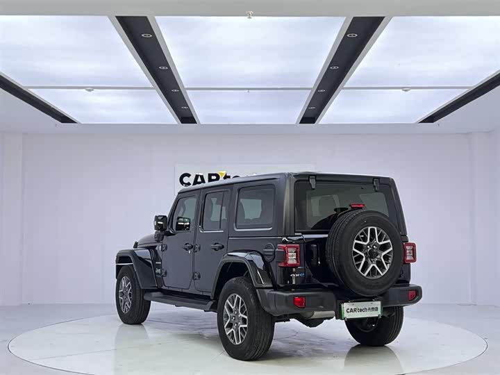 Фото 3 - Jeep Wrangler Hybrid