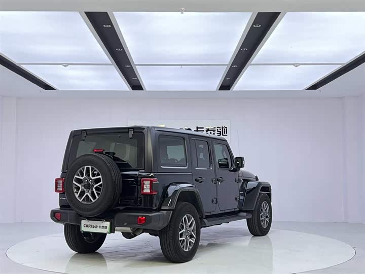 Фото 5 - Jeep Wrangler Hybrid