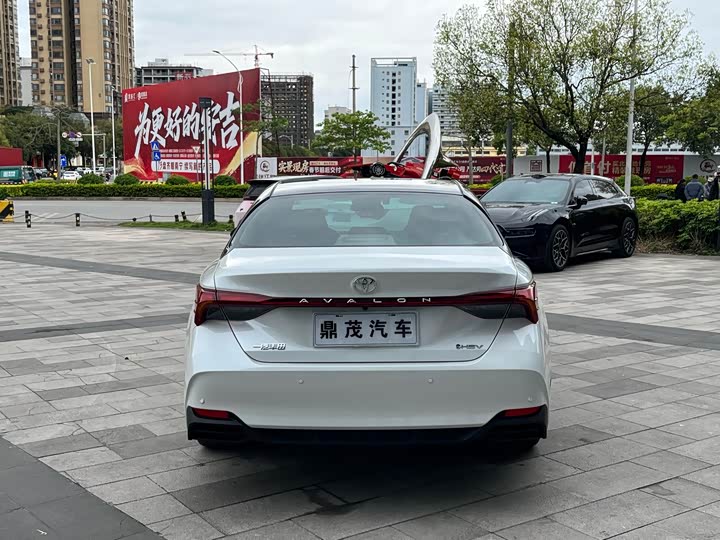 Photo 4 - Toyota Avalon