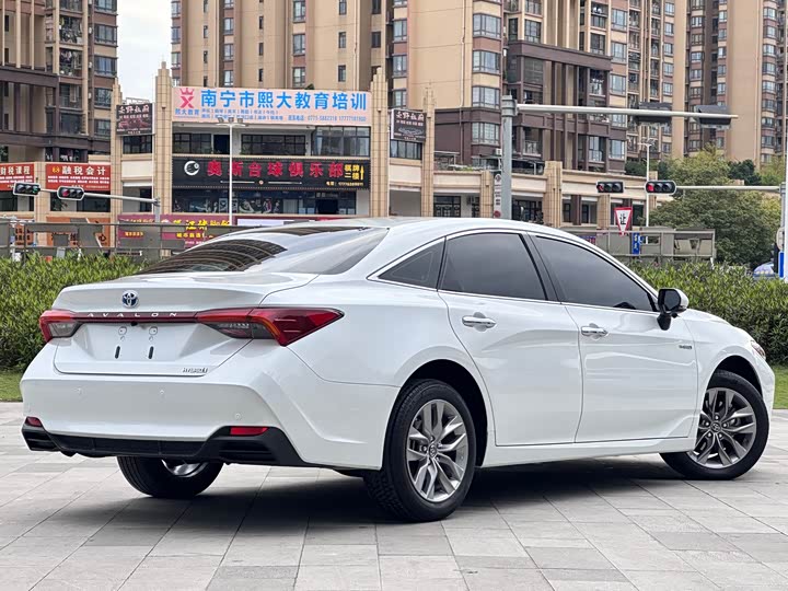 Photo 5 - Toyota Avalon