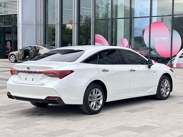 Photo 9 - Toyota Avalon