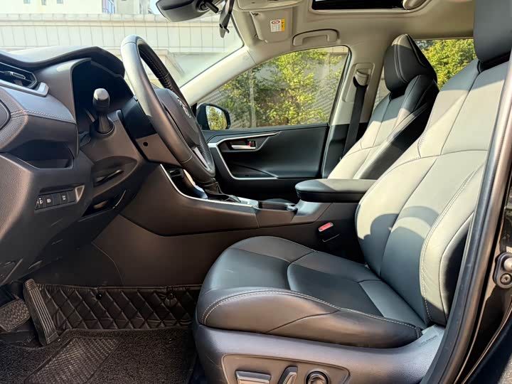 Фото 5 - Toyota Wildlander