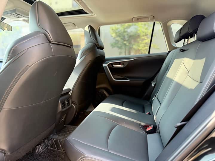 Фото 8 - Toyota Wildlander