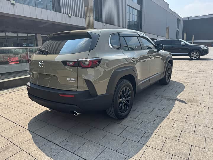 Photo 7 - Mazda CX-50