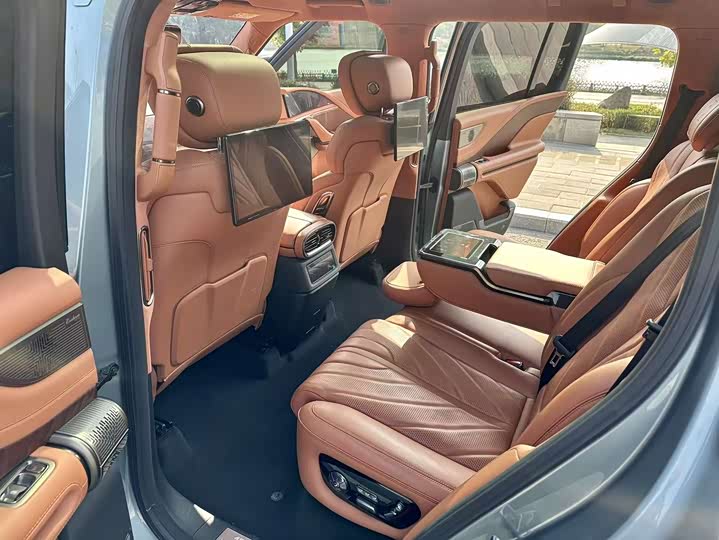 Photo 6 - BYD Yangwang U8