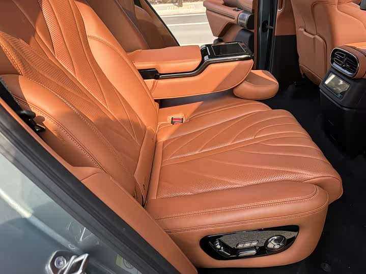 Photo 9 - BYD Yangwang U8