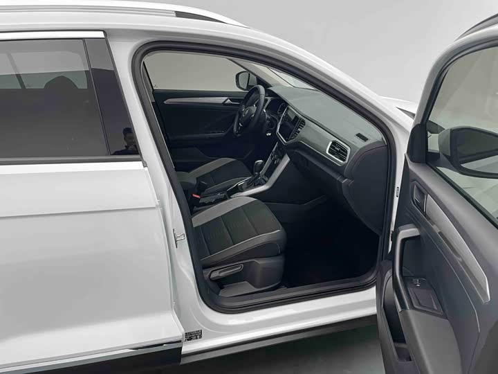 Фото 7 - Volkswagen T-Roc